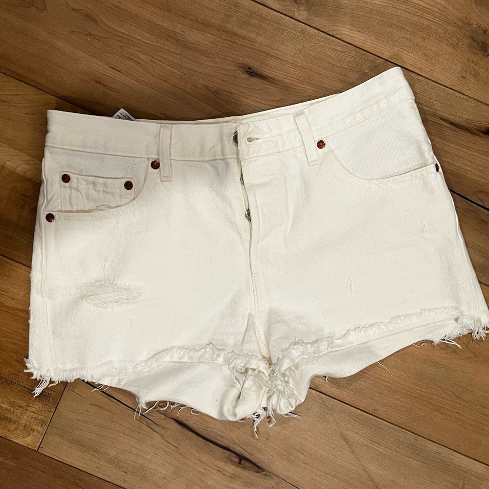 Levi’s 501 white cutoff shorts